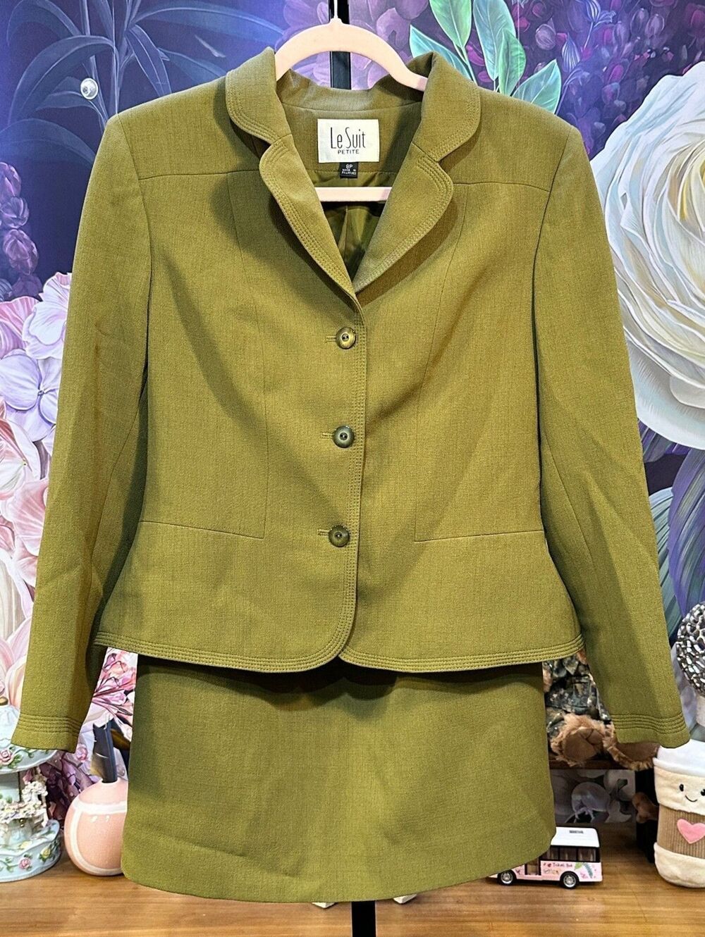 Le Suit 8P Olive Green Blazer Skirt Suit Set 3 Button Petite Lined Minimalist
